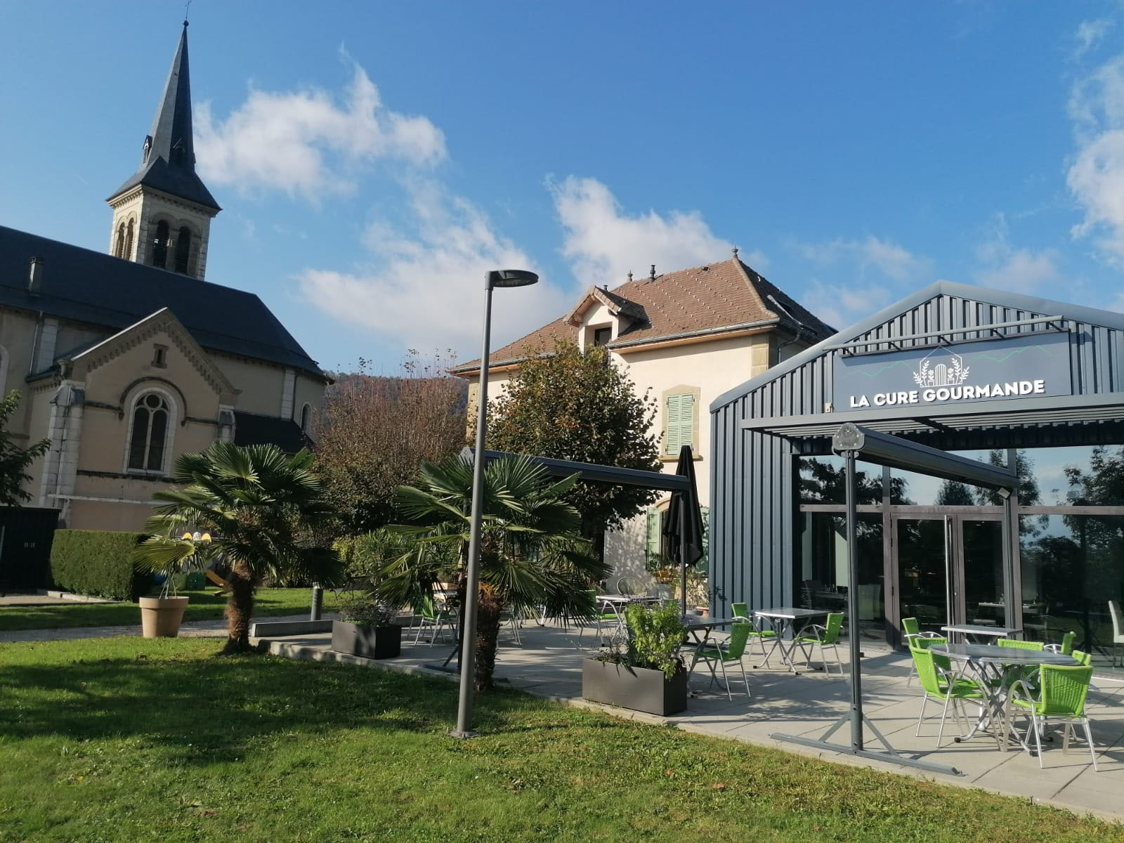 Terrasse du retsaurant et jardin
